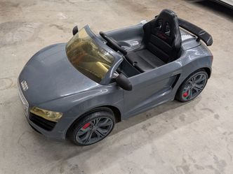 Kidtrax Audi R8 GT Spyder kids ride in car