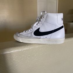 Nike Blazers 7.5