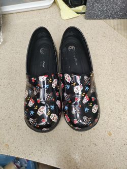 Easy Works by Easy Street Laurie women's slip-resistant clogs with a skull and floral print