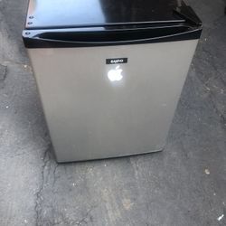 Very Good Condition Sanyo Refrigerator 