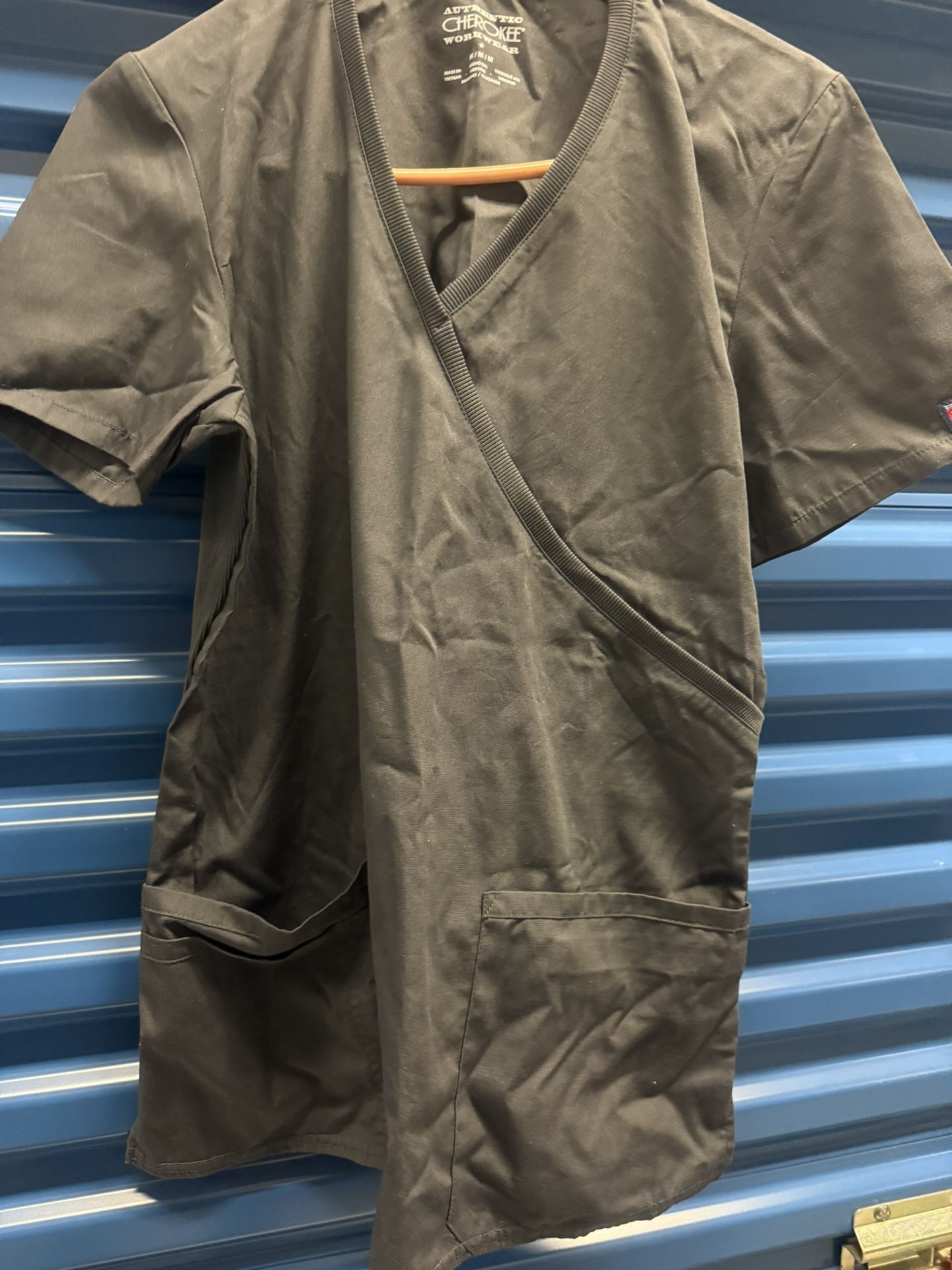 Butter Soft Stretch Womens M Size Dark Grey Scrub Top V Neck Pocket Cherokee