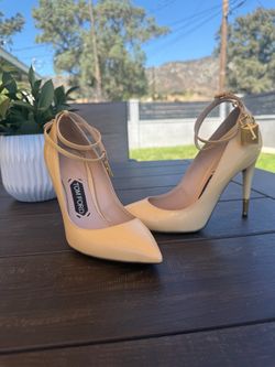 Tom Ford Beige Patent Leather Padlock Pumps – Size 37