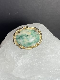 Natural stone gold tone brooch