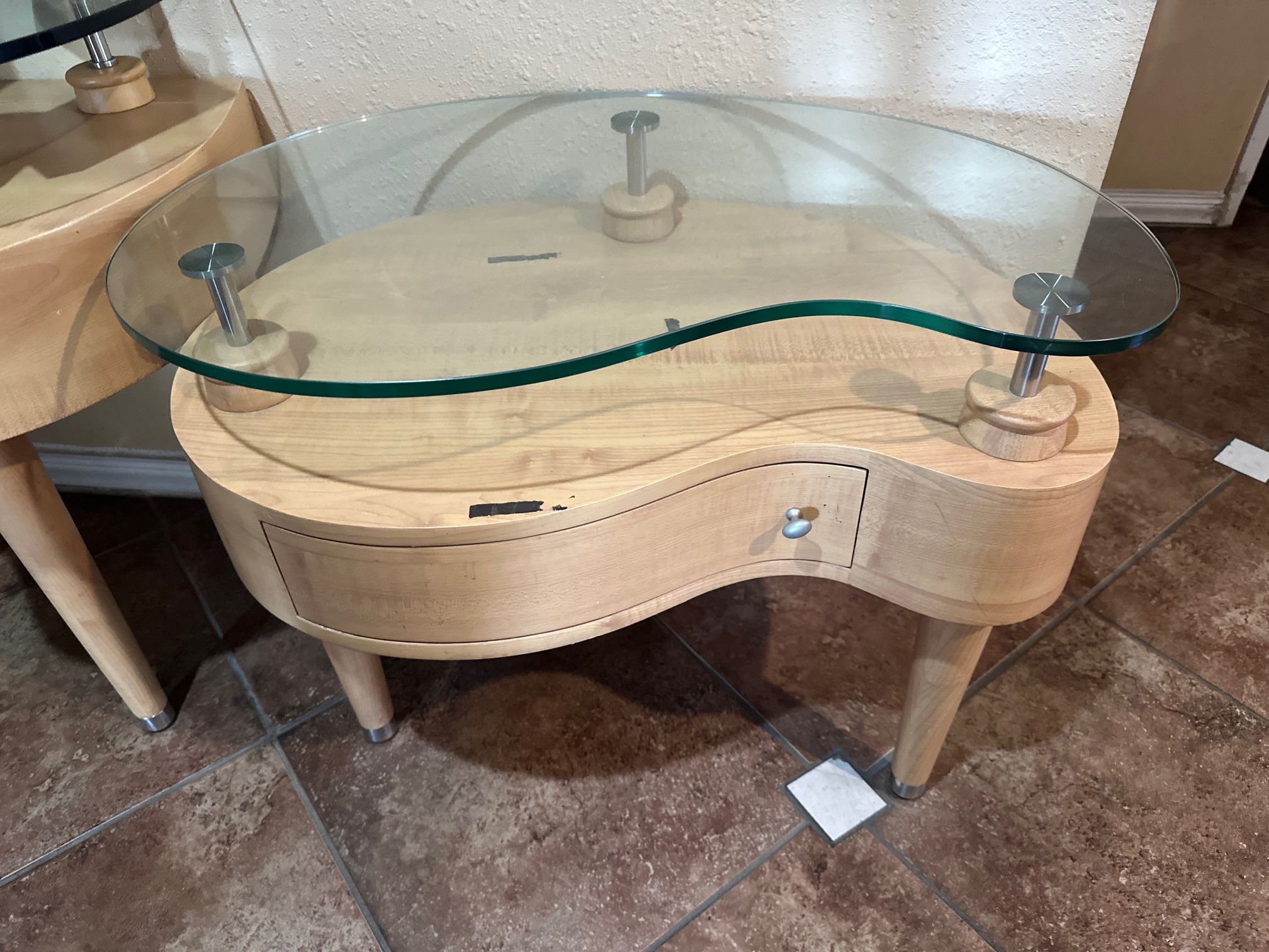 Kidney Desks Oslo Great Shape 2pcs