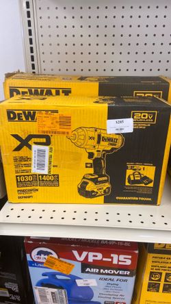 DEWALT 20V 1/2” Impact Wrench Kit