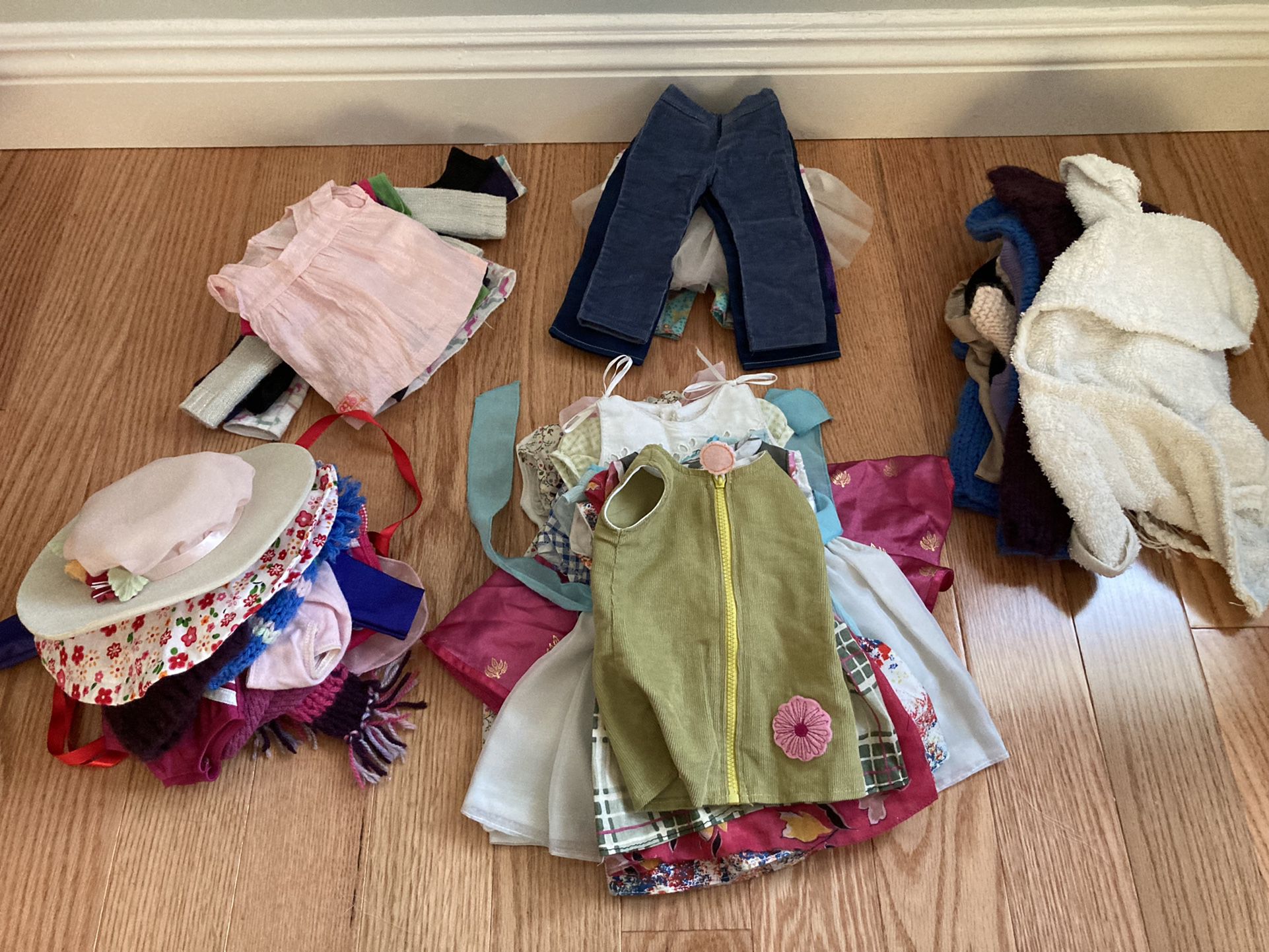 About 50 Pieces Of American Girl Doll Clothes And Accessories 