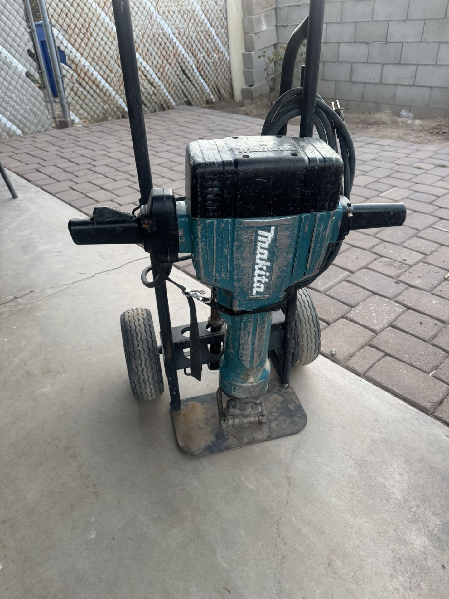 Makita Jack Hammer
