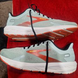 zapatos marca BROOKS PARA HOMBRE TALLA 11.5