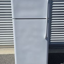 Frigidaire Refrigerator (DELIVER OPTION)