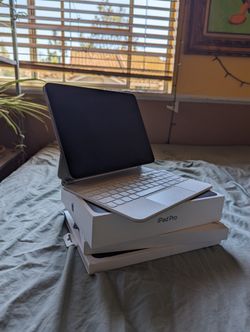 IPad Pro 3rd Gen With M1 Chip 256gb Wi-Fi Only. Goes With Apple Magic Keyboard And A Smart Folio Case