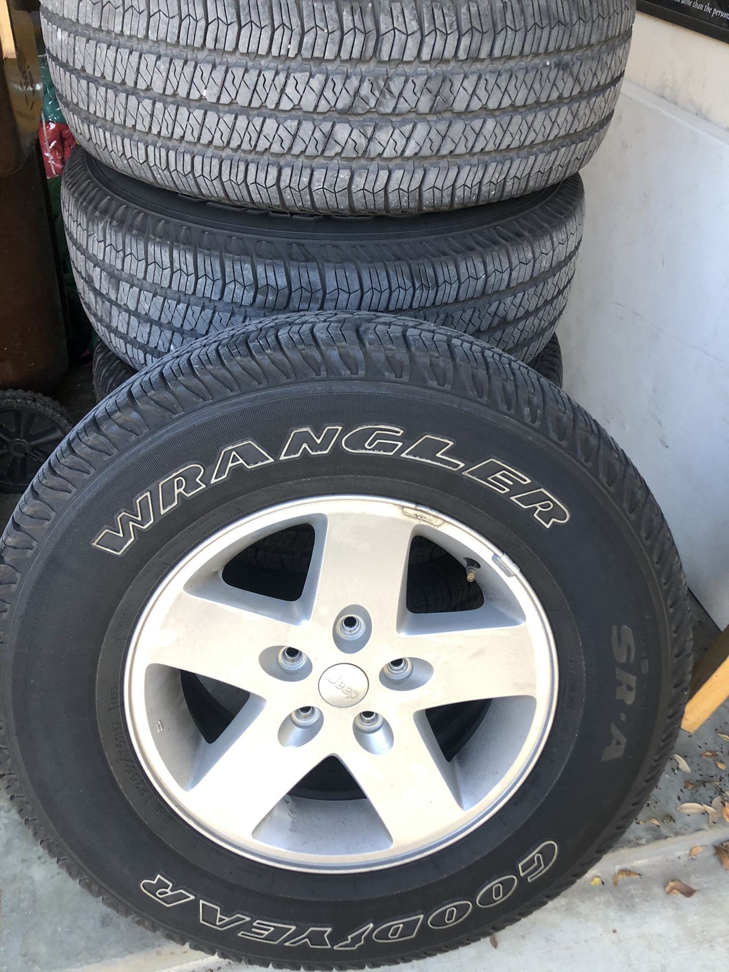 Jeep Wrangler Tires and Wheels P255/R75/17
