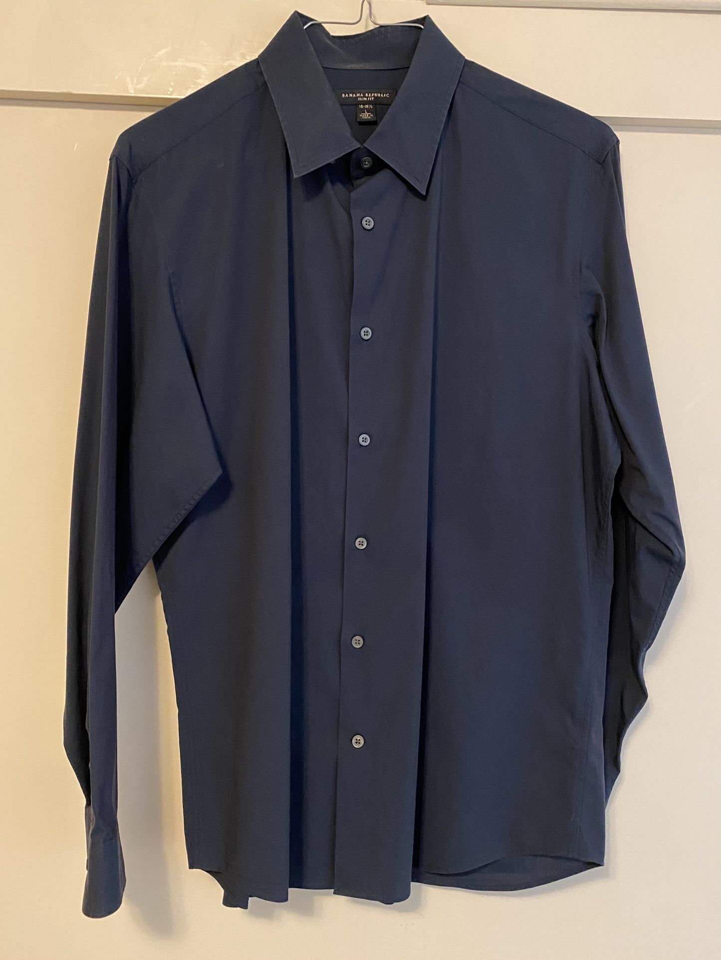 BANANA REPUBLIC SLIM FIT DRESS SHIRT! 