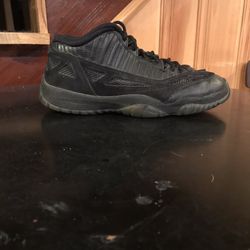 Jordan 11 Lows Size 9.5