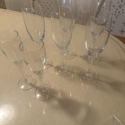 Champagne Glasses, 5 Medium 2 Small New Never Used