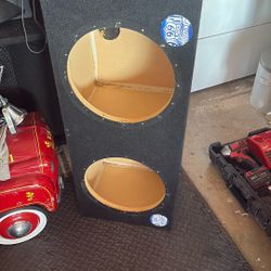 Speaker box for two 1245 bucks like brand new