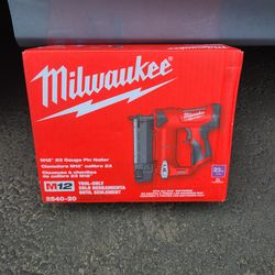 Milwaukee 23g Pin Nailer