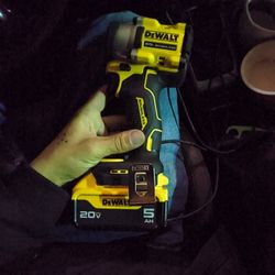 NEW DEWALT 1/2" IMPACT  WRENCH 20V ATOMIC