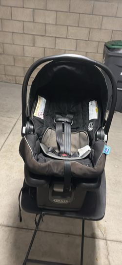 Graco Snugride 35 lite lx (expires on 2033)