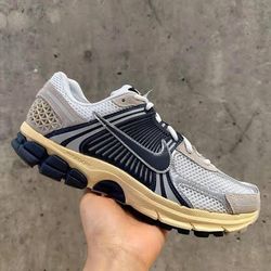 Nike Vomero Size 11