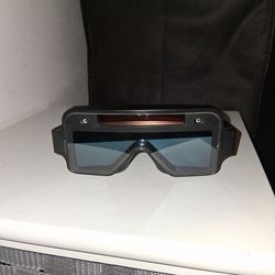 Welding glasses