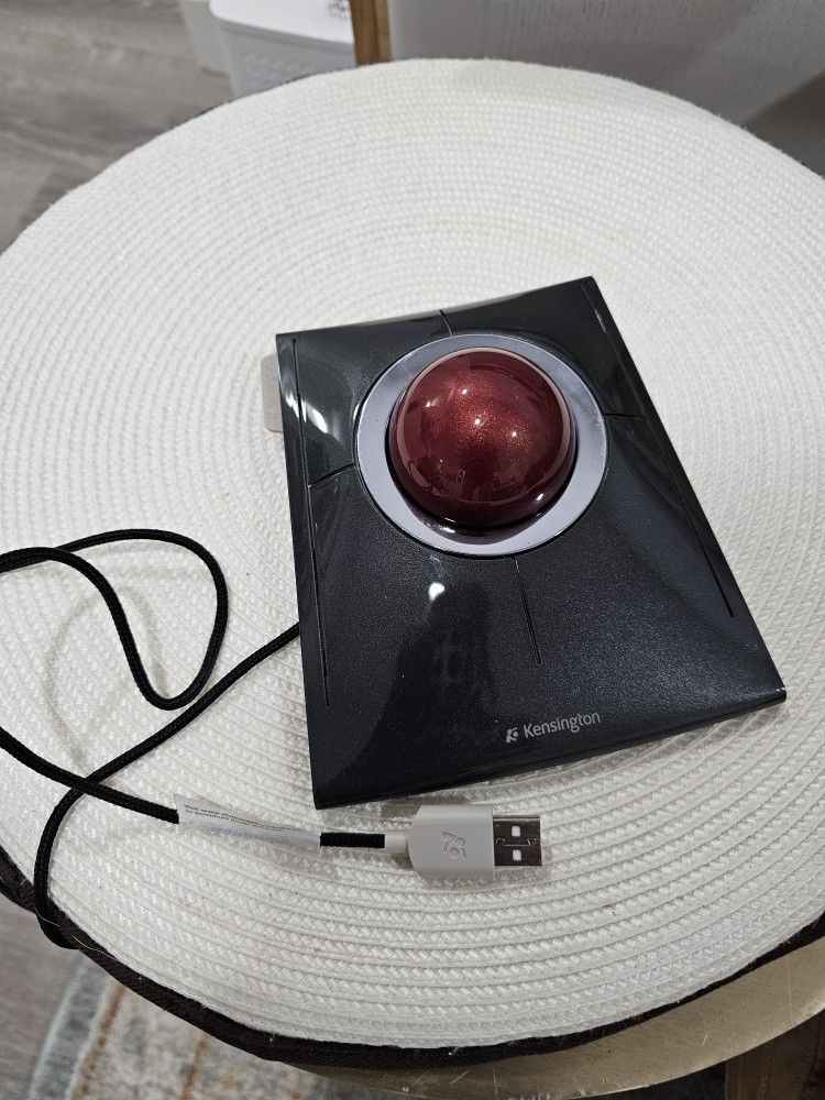Good condition Kensington slim blade trackball mouse.