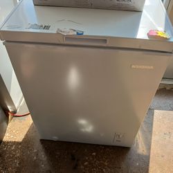 FREEZER SALE! MUST GO NOW! 5 CU FT