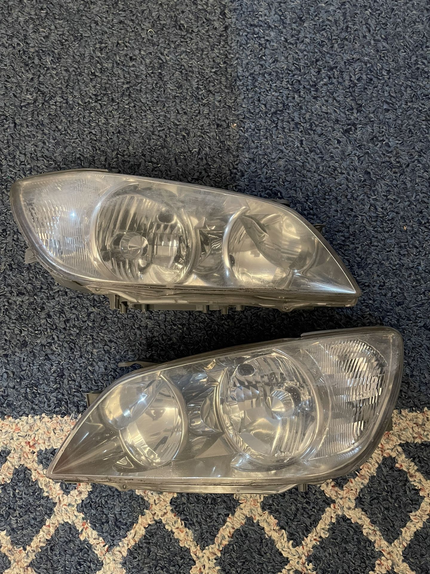 Lexus IS300 Headlights