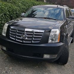 POWERFUL CADILLAC  ES CALADE LUXURY SUV 2007