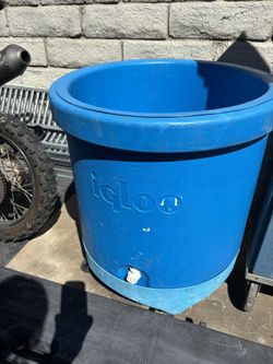 Igloo Cooler With Casters KEG COOLER rolling Ice Chest Parties 