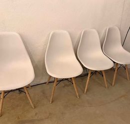 White dining chairs with wooden legs