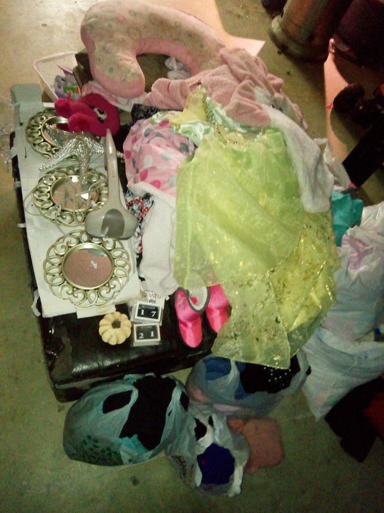 Little Girls Clothes & Miscellaneous Items