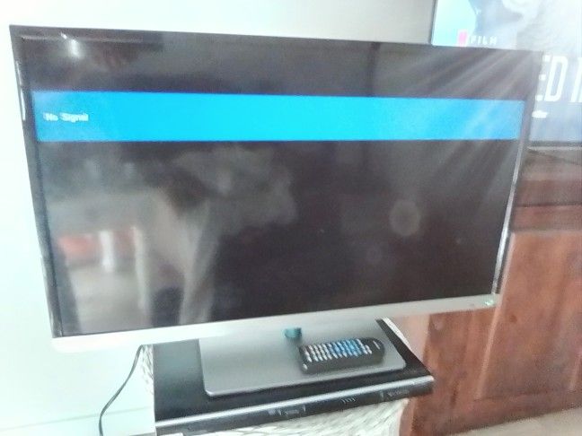 Toshiba 32" LED TV & DVD PLAYER