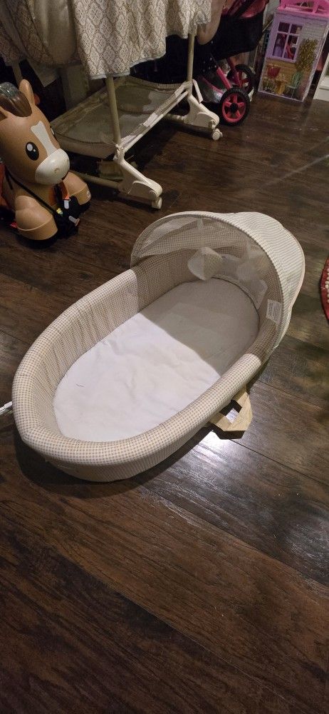Lulyboo Baby Lounge To-go - Portable Bassinet FREE