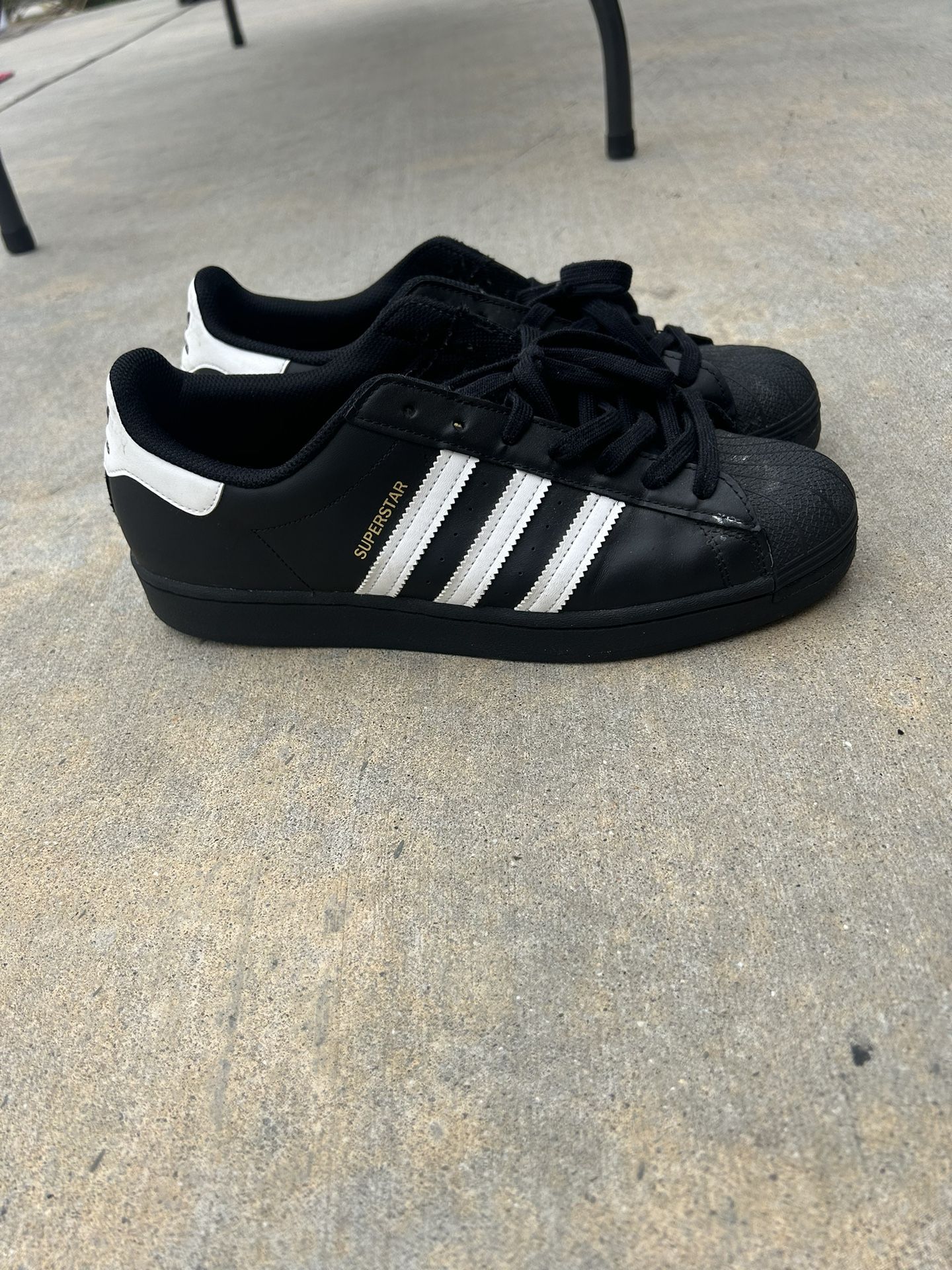 adidas superstar black and white