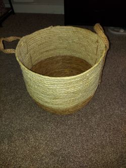 Woven storage basket
