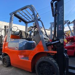 Excellent Condition Toyota forklift
5,000 lb 