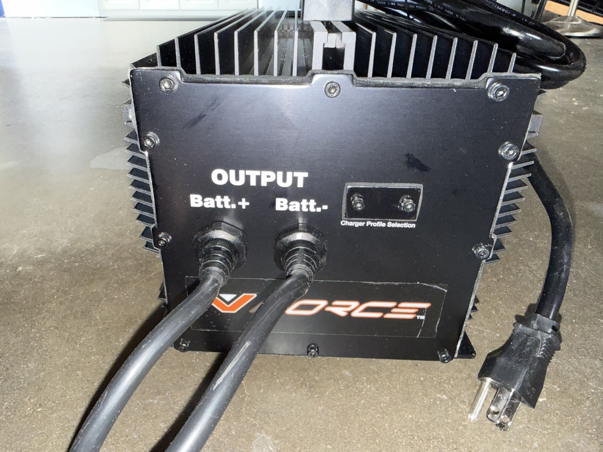 V Force HBS1200-24 .    X2 - 24 Volt/ 40 -amp Charger For Industrial Batteries