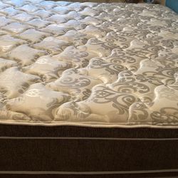 KING SIZE REVERSIBLE PILLOW-TOP MATTRESS LIKE NEW (Price Drop)