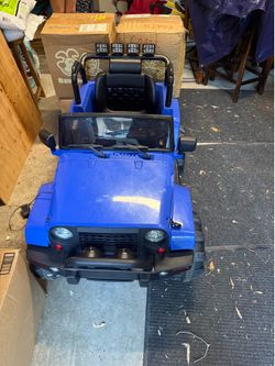 V-12 kids Jeep w/ Bluetooth
