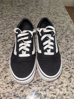 Vans Old Skool Black/White Sneakers – Women’s Size 6