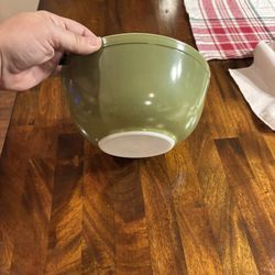 Vintage Pyrex #403 Med 2 1/2 Quart Avocado Green Mixing Bowl
