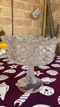 Antique EAPG (Early American Pressed Glass) Compote in the Daisy & Button pattern.