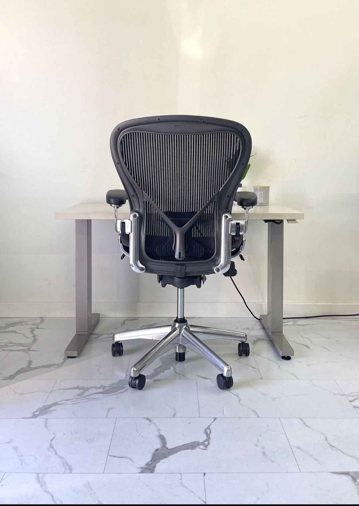 HERMAN MILLER CLASSIC AERON CHAIR SIZE C FULLY ADJUSTABLE WITH POSTURE FIT 🔥🔥🔥 IN LIKE NEW CONDITION 🔥🔥🔥