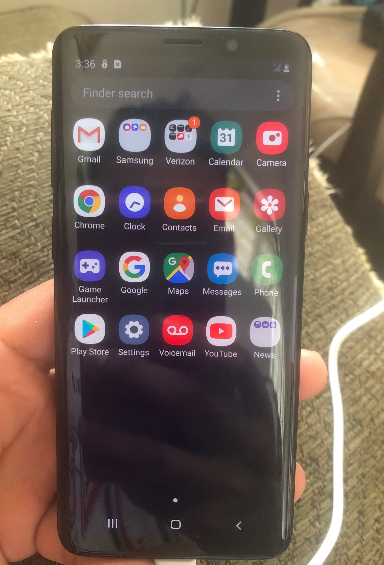 Samsung galaxy s9 unloked eny carrier phone is in perfect conditions no scratches on the screen works perfectly fine