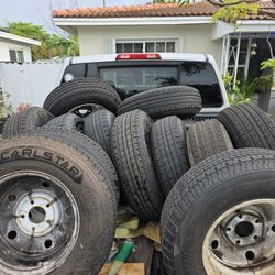 205 75 14 TRAILER TIRES ALMOST NEW