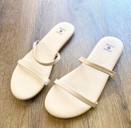 Woman’s size 7 sandals