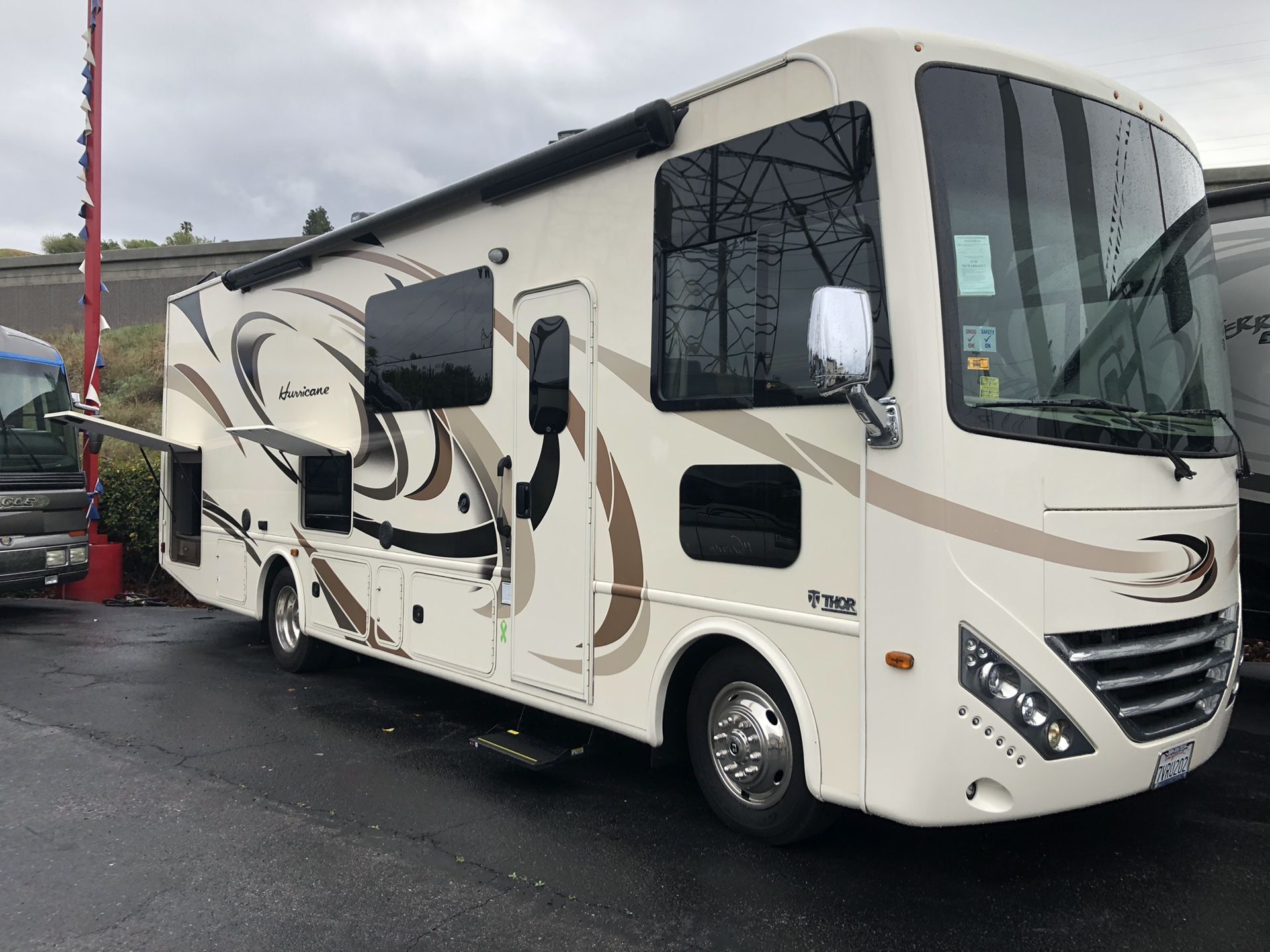 2017 Thor 29M Hurricane - 30ft class A motorhome w/outside kitchen ...