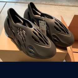 Yezzy Yzy Foam RNR 11M Onyx Black 