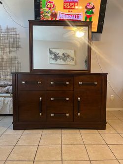 Dresser with mirror, drawers works good