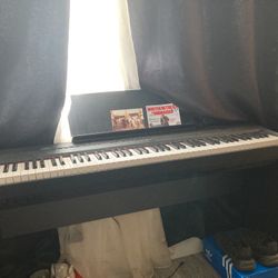 Yamaha Piano Semi Weighted Keys